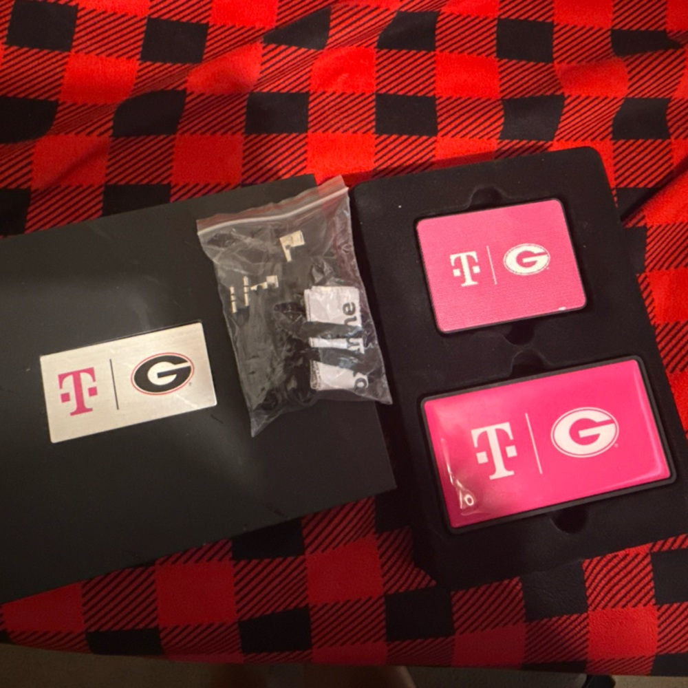 Georgia Bulldogs Phone Charger and Bluetooth Speaker from T Mobile